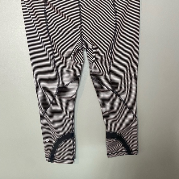 Lululemon Run: Inspire Crop II *All Full-On Luxtreme Butterfly Band - Picture 8 of 16